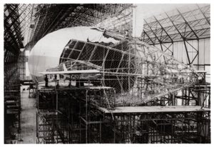 Zeppelin LZ 126 قيد الإنشاء ، فريدريشهافين ، ألمانيا ، 1924 1933 بواسطة غير معروف