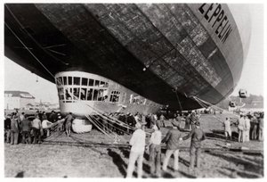 Zeppelin LZ 127 Graf Zeppelin بعد الهبوط ، 1933 بواسطة غير معروف