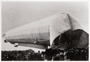 Zeppelin LZ 5 at Goeppingen ، ألمانيا ، 1909 1933 بواسطة غير معروف