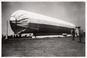 Zeppelin LZ 5 at Goeppingen ، ألمانيا ، 1909 1933 بواسطة غير معروف