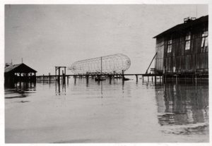 Zeppelin LZ 6 قيد الإنشاء ، ألمانيا ، 1909 1933 بواسطة غير معروف
