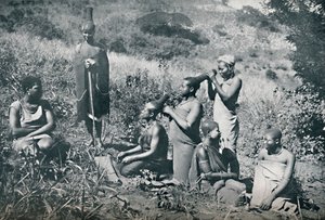 تصفيف شعر بنات الزولو 1912 بواسطة غير معروف