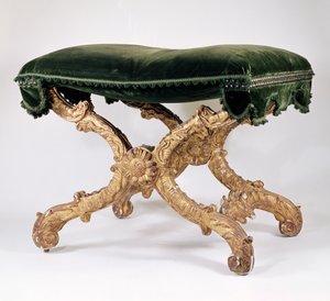 ريجنسي الفرنسي (1700-1720) كرسي X-frame من خشب مذهب بمقعد منجد وأوراق ولهب ، عباد الشمس عند التقاطع