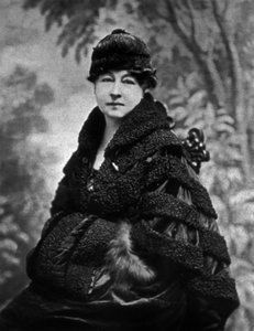 أليس غي بلاش (1873-1968) أول مخرجة سينمائية (La fee aux choux عام 1896) ومؤسسة شركة سولاكس للأفلام عام 1910 بواسطة فنان غير معروف