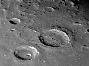 Atlas and Hercules Craters, 2 September 2004 بواسطة غير معروف