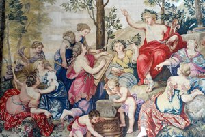 Chateau de Fontainebleau: التفاصيل ، الأقمشة المنسوجة لـ Louis XIV في مصنع Gobelins من عام 1687 بعد اللوحات الرائعة لبيير مينارد في Chateau de Saint Cloud للسيد فيليب دوك دورليانز (1640-1701) ، شقيق الملك. قطعة من بواسطة فنان غير معروف