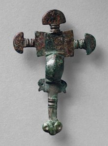 بروش صليبي الشكل ، من Haslingfield ، Cambridgeshire ، Anglo-Saxon (سبيكة نحاسية) بواسطة غير معروف