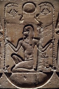 مصر ، Medamud ، باب معبد Montu ، التفاصيل 221-205 قبل الميلاد. بواسطة فنان غير معروف