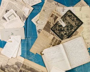 مجموعة من المواد الأرشيفية بما في ذلك المراسلات ، قصاصات الصحف ، المخططات ، براءات الاختراع ، مواد المحاضرات ونماذج الأفران ؛ بواسطة غير معروف