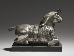 وعاء شرب على شكل حصان ، 200-325 بواسطة غير معروف