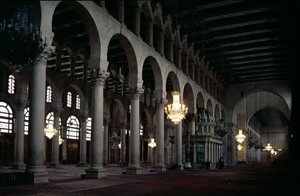 داخل قاعة الصلاة حوالي 705-715 م (صورة) بواسطة غير معروف