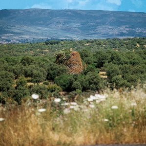 إيطاليا ، منطقة سردينيا ، مقاطعة أوريستانو ، نوراج كرابيا بواسطة فنان غير معروف