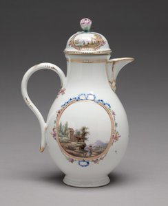 إبريق بغطاء من مصنع Meissen Porcelain Factory ، 1774-1814 بواسطة غير معروف