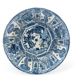 طبق كبير من "كراك بورسلان" ، فترة وانلي ، 1573-1619 بواسطة غير معروف