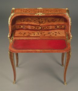 Louis XV bureau de dame ، مع مطعّم الأزهار وحوامل Ormolu ، بقلم برنارد الثاني فان ريزنبرغ (1730-65 - 6) ، حوالي 1750 بواسطة غير معروف