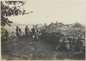 مناورات المدافع الرشاشة ، حوالي 1911 (صورة بالأبيض والأسود) بواسطة غير معروف