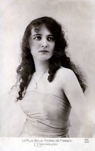 ملكة جمال فرنسا 1920 (بطاقة بريدية) بواسطة غير معروف