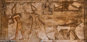 الإغاثة مع مشاهد نارية على الجدار الشمالي الشرقي للغرفة 26 ، مدينة حبو ، المعبد الجنائزي لرمسيس الثالث ، الأقصر ، طيبة الغربية ، مصر ، أفريقيا (صورة) بواسطة فنان غير معروف