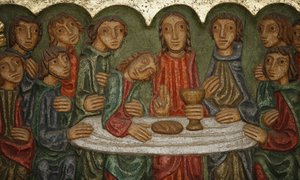 Saint-Samson cathedral main altar sculpture : The last supper (Claude Gruer 1980), Dol-de-Bretagne, France بواسطة غير معروف