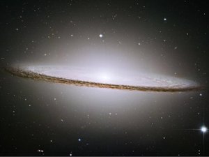 Sombrero Galaxy, c 2005 بواسطة غير معروف