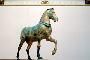 تمثال لأحد خيول كوادريغا الأربعة المنتصرة في سان ماركو بواسطة غير معروف