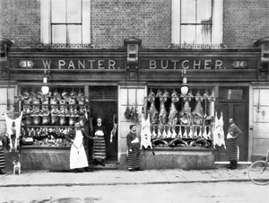المملكة المتحدة: Panter's Butcher's Shop on Park Street بواسطة غير معروف