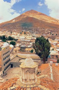 منظر من الأنقاض إلى أنقاض الإنكا بالقرب من القرية (صورة) بواسطة غير معروف