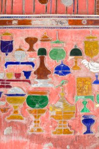 جدار به أشكال زجاجية مرصّصة ، دير Shwe Yaunghwe Kyaung ، Nyaungshwe ، بحيرة Inle ، ميانمار (صورة) بواسطة فنان غير معروف