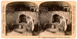 امرأة سامرية في بئر جاكوبس ، فلسطين ، 1900. بواسطة أندروود أند أندروود