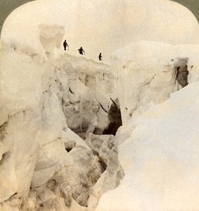 نزول جبل. بلانك - صدوع هائلة بالقرب من القمة ، جبال الألب ، 1901. بواسطة أندروود أند أندروود