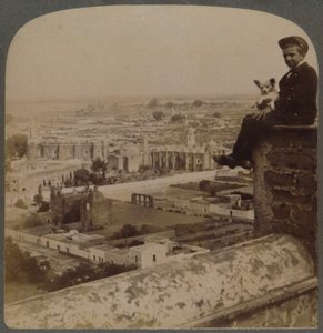من كاتدرائية سان فرانسيسكو ، على أكبر هرم أزتيك ، تطل على تشولولا ، المكسيك ، 1901. بواسطة أندروود أند أندروود