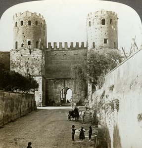 بوابة القديس سيباستيان في سور Aurelian ، روما ، إيطاليا. بواسطة أندروود أند أندروود