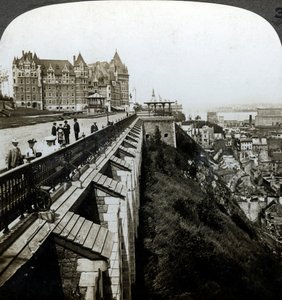 فندق Chateau Frontenac و Dufferin Terrace ، كيبيك ، كندا. بواسطة أندروود أند أندروود