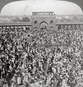 في بلاط مسجد جمعة ، دلهي ، الهند ، 1903. بواسطة أندروود أند أندروود