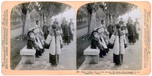 أطفال البعثة ، مع فتاة أمريكية صغيرة ، كانتون ، الصين ، 1900 بواسطة أندروود أند أندروود