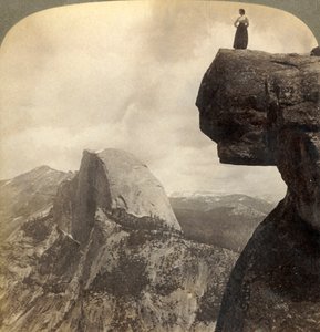 يطل على مناظر Natures Grandest - من Glacier Point NE Yosemite Valley ، Cal. ، 1902. بواسطة أندروود أند أندروود