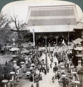 الواجهة الجنوبية لمعبد أساكوسا ، طوكيو ، اليابان ، 1904 بواسطة أندروود أند أندروود