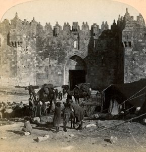 بوابة دمشق ، المدخل الشمالي للقدس ، فلسطين ، 1899. بواسطة أندروود أند أندروود