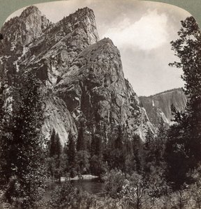 الإخوة الثلاثة ، وادي يوسمايت ، كاليفورنيا ، الولايات المتحدة الأمريكية ، 1902 بواسطة أندروود أند أندروود