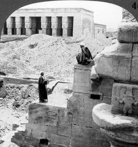 معبد حتحور الجميل في دندرة ، مصر ، 1905. بواسطة أندروود أند أندروود