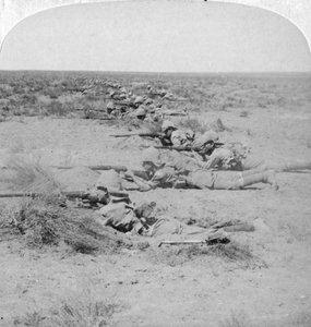 أولاد ويلتشير يسرقون العدو في نهر أورانج ، جنوب أفريقيا ، حرب البوير الثانية ، 1900. بواسطة أندروود أند أندروود