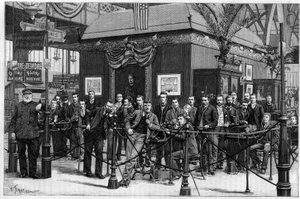 تم تثبيت الاختبارات الصوتية للفونوغرافات التي أنشأها توماس إديسون في Galerie des Machines في معرض باريس العالمي لعام 1889. (من صورة فوتوغرافية). النقش في "" الطبيعة: مراجعة العلوم وتطبيقاتها في الفنون والصناعة "، 31 Au بواسطة فنان غير معروف