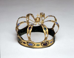 تاج من الذهب والأحجار الكريمة لملك إيطاليا من قبل نابليون بونابرت (1769 - 1821). متحف Risorgimento. ميلان بواسطة فنان غير معروف