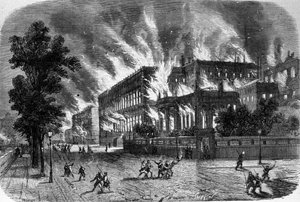 حريق ديوان المحاسبة وجوقة الشرف في 23 مارس 1871 أثناء كومونة باريس. نقش القرن التاسع عشر. بواسطة فنان غير معروف