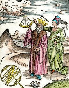 عالم الفلك اليوناني كلود بتوليمي (كلوديوس بتوليماوس) (حوالي 90 - حوالي 168 م) مستخدمًا آلة السدس وعلم الفلك. نقش من 1503. مجموعة خاصة بواسطة فنان غير معروف