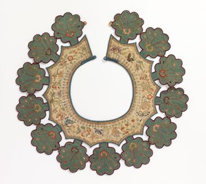 طوق بواسطة فنان غير معروف