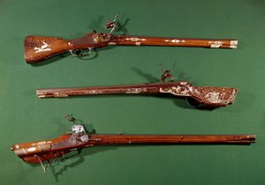 Hunting rifles. 16th century Gien, hunting museum بواسطة فنان غير معروف