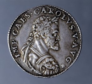 ضُرب اسم وصورة الإمبراطور تشارلز الخامس (1500-1558). بواسطة فنان غير معروف