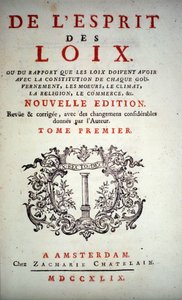 صفحة عنوان "L'Esprit des lois" بقلم تشارلز لويس دي سيكندات ، وبارون دي لا بريدي ودي مونتسكيو (1689-1755). إصدار أمستردام 1749. بواسطة فنان غير معروف