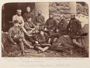 مجموعة من الضباط البريطانيين عام 1879 تقريبًا بواسطة مصور غير معروف